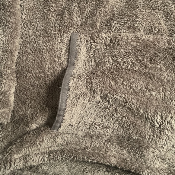 LLBEAN Sherpa quarter zip. Very comfy will keep you warm - Picture 4 of 4